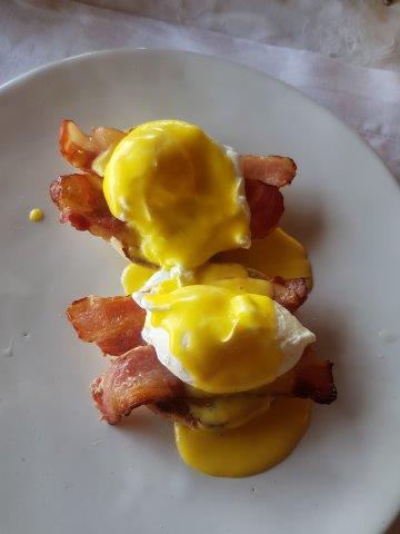 Eggs benedict Chitwa