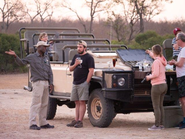 Sundowner stop on Chitwa safari drive