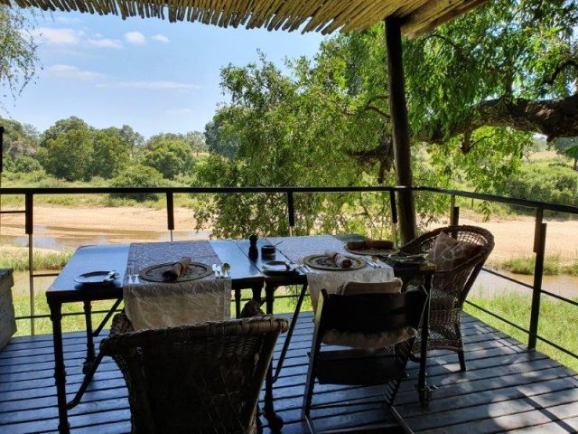 Dining at Singita Ebony Lodge